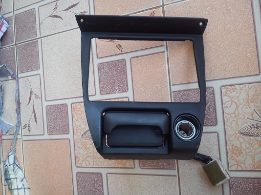 กรอบพร้อมช่องที่ต่อบุหรี่ของรถTOYOTA AE100-101