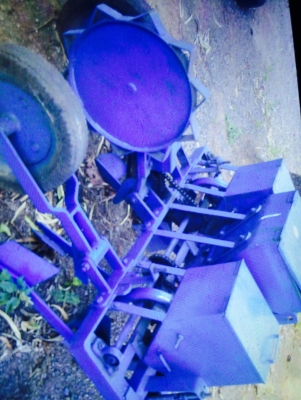 ขายเครื่องหยอดข้าวโพดพยับการช่างสภาพ90เปอเซ็น