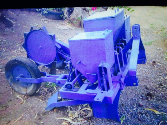 ขายเครื่องหยอดข้าวโพดพยับการช่างสภาพ90เปอเซ็น