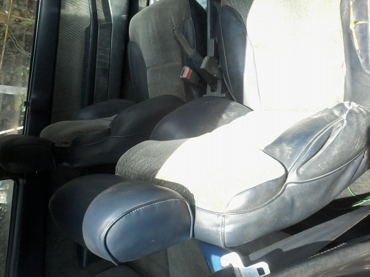 ซื้อมาไม่มีเวลาทำครับรุ่นสองประตูหายากลงรูปใหม่สียังบางอยู่ครับ