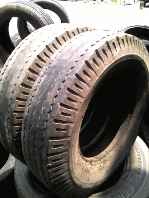 7.00-15 ยาง 6 ล้อกลาง มี 2 เส้น tel.081-427-3941