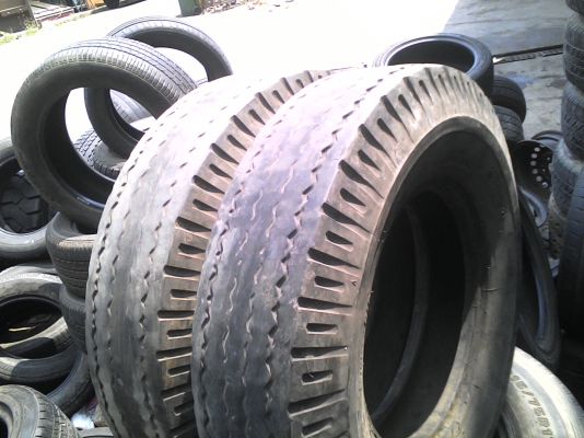 7.00-15 ยาง 6 ล้อกลาง มี 2 เส้น tel.081-427-3941