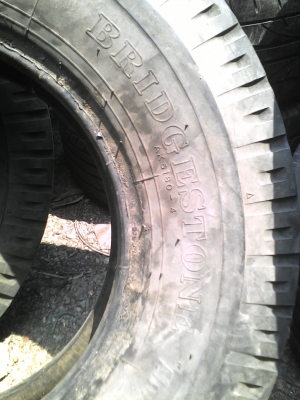 7.00-15 ยาง 6 ล้อกลาง มี 2 เส้น tel.081-427-3941