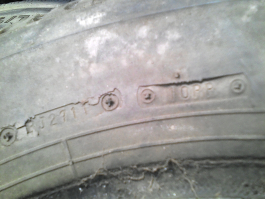 7.00-15 ยาง 6 ล้อกลาง มี 2 เส้น tel.081-427-3941