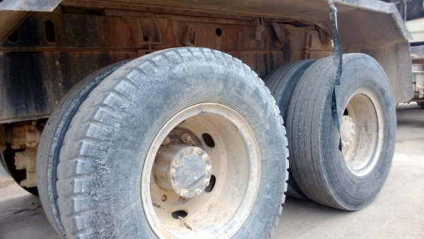 รถอีซูซุ 10 ล้อดั้ม FXZ 320 แรงม้า. ปี  49  ( ขายแม่ , ลูก )    สนใจติดต่อ  081 - 6079515