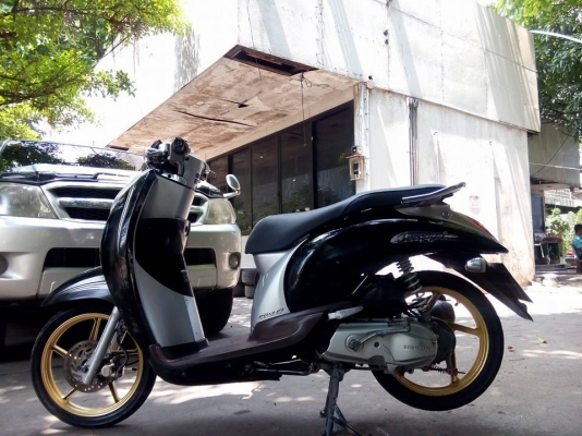 ขายถูก scoopy-iหัวฉีดปี2554รถบ้านราคาประหยัด มีเล่มครบ
