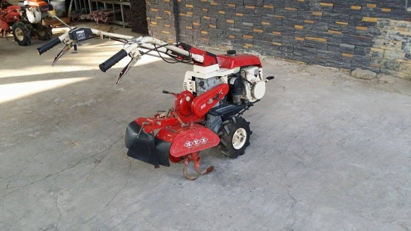 รถพรวนดิน  ISEKI  300 เก่าญี่ปุ่น  ขนาด 3 แรง  เครื่องยนต์ติดง่าย  สภาพสวย พร้อมใช้งาน  มีเกียแบบตีเดินหน้าและเกียตีถอยหลัง สามารถหมุนแฮนด์แบบเดินหน้าและถอยหลังได้