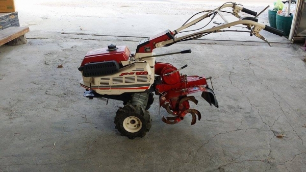 รถพรวนดิน  ISEKI  300 เก่าญี่ปุ่น  ขนาด 3 แรง  เครื่องยนต์ติดง่าย  สภาพสวย พร้อมใช้งาน  มีเกียแบบตีเดินหน้าและเกียตีถอยหลัง สามารถหมุนแฮนด์แบบเดินหน้าและถอยหลังได้