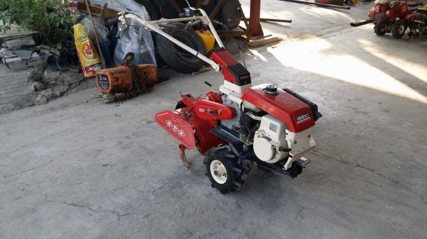 รถพรวนดิน  ISEKI  300 เก่าญี่ปุ่น  ขนาด 3 แรง  เครื่องยนต์ติดง่าย  สภาพสวย พร้อมใช้งาน  มีเกียแบบตีเดินหน้าและเกียตีถอยหลัง สามารถหมุนแฮนด์แบบเดินหน้าและถอยหลังได้