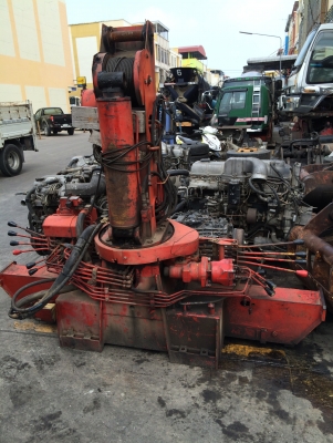 ขายเครนรถบรรทุกยูนิค 3 ตัน 3 ท่อน ของญี่ปุ่น