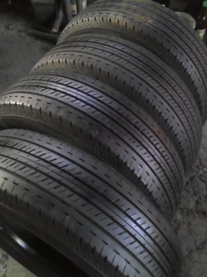 205/70R15 BRIDGESTONE DURAVIS 611 ปี2012 สวย ดอกยางหนาลึกไม่มีปะ tel.081-427-3941