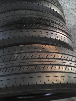 205/70R15 BRIDGESTONE DURAVIS 611 ปี2012 สวย ดอกยางหนาลึกไม่มีปะ tel.081-427-3941