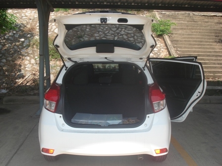 ขายดาวน์เก๋ง TOYOTA YARIS ปี 2013 1.2 J สีขาว