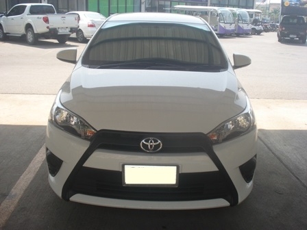 ขายดาวน์เก๋ง TOYOTA YARIS ปี 2013 1.2 J สีขาว