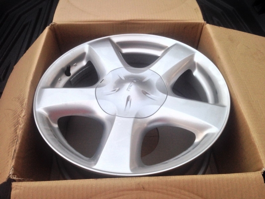 ขายแม็ค ISUZU HI-LANDER 2.5 /4 ประตู แม็คขอบ 17 4 วง ถอดจากป้ายแดง