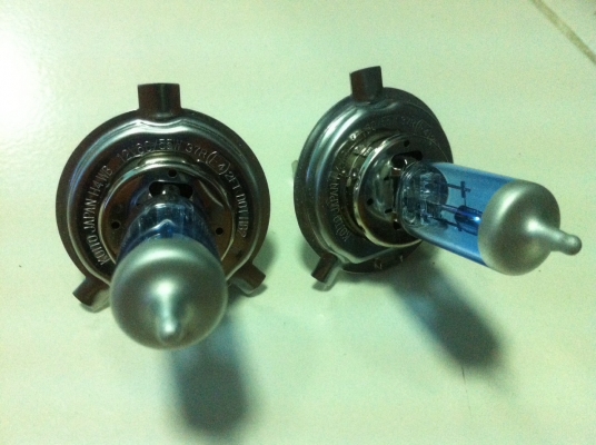 หลอด H4 55W KOITO สภาพสวย มือ2 ญี่ปุ่นแท้ หลอด H4 55W KOITO สภาพสวย มือ2 ญี่ปุ่นแท้