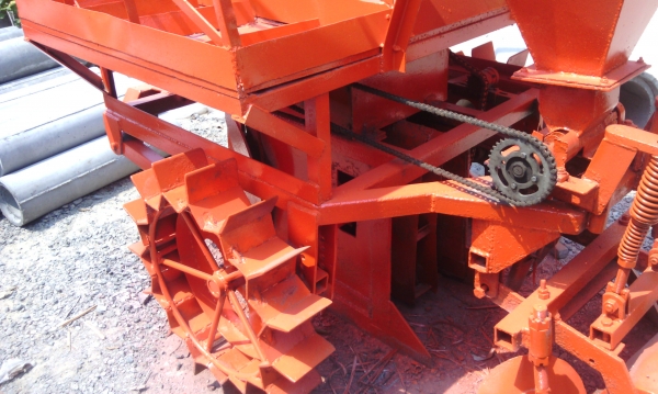 เครื่องปลูกอ้อยร่องคู่ 40