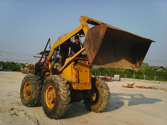 ขายรถตักล้อยางTCM 6 สูบน้ำหนักรถเกือบ 8ตัน ยกสูงสุด3.4 ม.ลดสดๆ 100,000