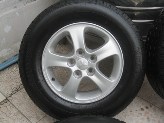 ขายล้อแม็กป้ายแดง Mitsu triton 15"x6" et46 5รู114.3 พร้อมยาง Bridgestone R623 215/70r15 ยางผลิตสัปดาห์ที่ 42 ปี14 ตุ่มและสีที่หน้ายางมีทุกเส้นครับ ใส่ vigo,innova,mighty-x ได้ครับ  สนใจติดต่อเล็กคลองสามครับ 081-3747940