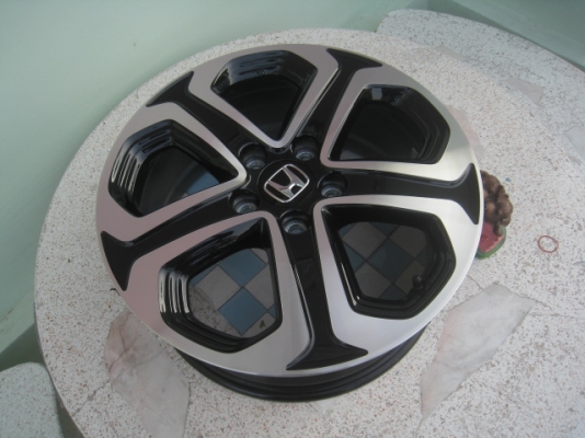 ขายล้อแม็กป้ายแดง HR-V 17"x7" et55 5รู114.3 ใส่ civic fd,fb , accord , crv , vigo, innova , camry  พร้อมยางใหม่ปี2013 215/45 หรือ 50 หรือ 55 r17  สนใจติดต่อเล็กคลองสามครับ 081-3747940