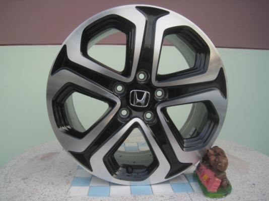 ขายล้อแม็กป้ายแดง HR-V 17"x7" et55 5รู114.3 ใส่ civic fd,fb , accord , crv , vigo, innova , camry  พร้อมยางใหม่ปี2013 215/45 หรือ 50 หรือ 55 r17  สนใจติดต่อเล็กคลองสามครับ 081-3747940