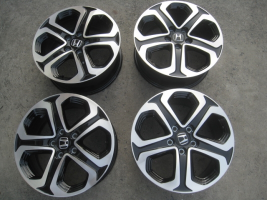 ขายล้อแม็กป้ายแดง HR-V 17"x7" et55 5รู114.3 ใส่ civic fd,fb , accord , crv , vigo, innova , camry  พร้อมยางใหม่ปี2013 215/45 หรือ 50 หรือ 55 r17  สนใจติดต่อเล็กคลองสามครับ 081-3747940