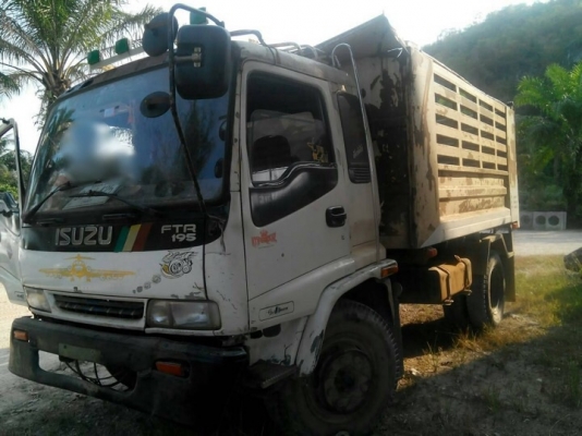 รถอีซูซุ  6  ล้อดั๊ม 195  แรงม้า. ปี 47  ( รถห้างแท้. )  สนใจติดต่อ   081 - 6079515