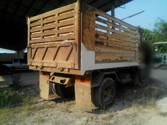 รถอีซูซุ  6  ล้อดั๊ม 195  แรงม้า. ปี 47  ( รถห้างแท้. )  สนใจติดต่อ   081 - 6079515