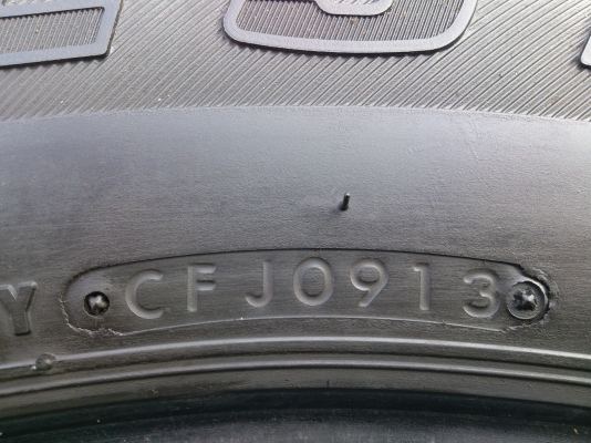 ขายยาง 265/65R17 Bridgestone ยางสัปดาห์ที่09ปี13 ดอกยางเต็มนิ่มลึกสดเท่ากันไม่แตกลายไม่ร้าวไม่กินข้าง จำนวน 1 ชุด ขายยาง 265/65R17 Bridgestone ยางสัปดาห์ที่09ปี13 ดอกยางเต็มนิ่มลึกสดเท่ากันไม่แตกลายไม่ร้าวไม่กินข้าง จำนวน 1 ชุด