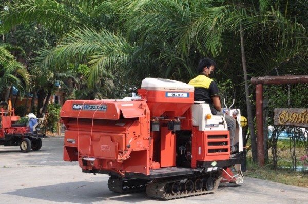 (ลดกระหน่ำ)ขายรถเกี่ยว นวดข้าวKUBOTA NX1000 ดีเซล2สูบ สวยเดิมจากญี่ปุ่น 58,000เท่านั้น!!