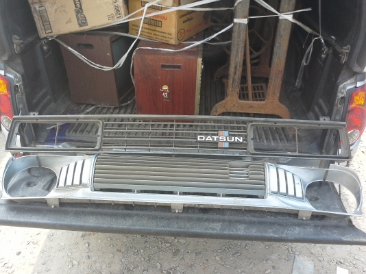 ขายกระจัง ดัทสัน720กับ ดัทสัน120Y สวยๆเลย สมบูรณ์สุดๆไม่มีขาด แตก หัก ใดๆหายาก สนนราคา850-ด่วนคร้าบมีตัวเดียว กระจัง720แท้สภาพโดยรวมสวย ตำหนิที่เดือยขาด1ตัว ตามรูป ขายพร้อมโลโก้แท้ติดรถ 650- สนใจ สินค้าต่อรองราคากันได้นะ081/7915677