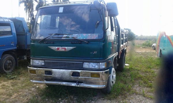 รถฮีโน่ 6 ล้อดั้ม  KL340  150 แรงม้า. ( รถห้าง. )  สนใจติดต่อ  081 - 6079515