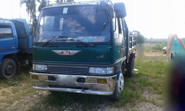 รถฮีโน่ 6 ล้อดั้ม  KL340  150 แรงม้า. ( รถห้าง. )  สนใจติดต่อ  081 - 6079515