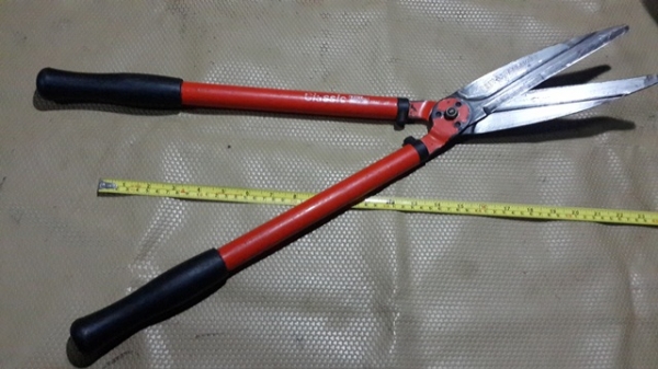 BAHCO ฝรั่งเศสครับ กรรไกรแต่งพุ่ม ดายหญ้า สารพัดครับ BAHCO ฝรั่งเศสครับ กรรไกรแต่งพุ่ม ดายหญ้า สารพัดครับ