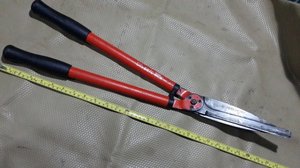 BAHCO ฝรั่งเศสครับ กรรไกรแต่งพุ่ม ดายหญ้า สารพัดครับ BAHCO ฝรั่งเศสครับ กรรไกรแต่งพุ่ม ดายหญ้า สารพัดครับ