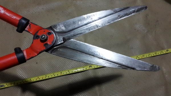 BAHCO ฝรั่งเศสครับ กรรไกรแต่งพุ่ม ดายหญ้า สารพัดครับ BAHCO ฝรั่งเศสครับ กรรไกรแต่งพุ่ม ดายหญ้า สารพัดครับ