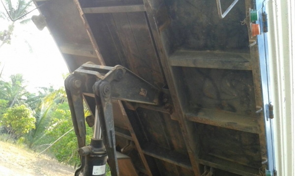 รถฮีโน่ 6 ล้อดั้ม FC9J 175 แรงม้า. ปี 55  ( รถวิ่ง 6x,xxx กว่า กม. )   สนใจติดต่อ  081 - 6079515