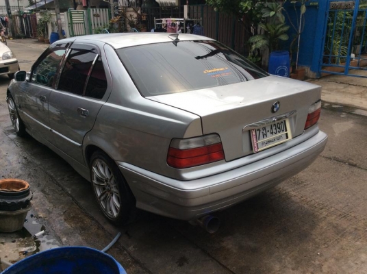 ขายครับ BMW. 325i. สภาพพร้อมใช้ครับ เครื่องเดิม m50 แน่นๆไม่มีงองแงเสียงเพราะเดินเบานิ่งสตาจทีเดียวติด เครื่องดีควันไม่ไหล เกียรดี ช่วงล่างแน่น เก็บหน่อยอร่อยเลย. ภายในสะอาด ไม่มีขาด แอรแบก ABS ไฟฟ้าทั้งคันใช้ได้ครบ. กระจกแต่ง ปรับไฟฟ้า ชุดแต่งm3 แกสหัวฉี