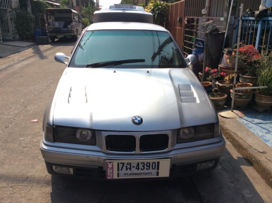 ขายครับ BMW. 325i. สภาพพร้อมใช้ครับ เครื่องเดิม m50 แน่นๆไม่มีงองแงเสียงเพราะเดินเบานิ่งสตาจทีเดียวติด เครื่องดีควันไม่ไหล เกียรดี ช่วงล่างแน่น เก็บหน่อยอร่อยเลย. ภายในสะอาด ไม่มีขาด แอรแบก ABS ไฟฟ้าทั้งคันใช้ได้ครบ. กระจกแต่ง ปรับไฟฟ้า ชุดแต่งm3 แกสหัวฉี