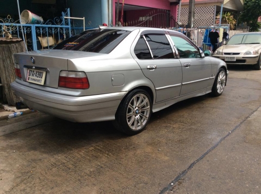 ขายครับ BMW. 325i. สภาพพร้อมใช้ครับ เครื่องเดิม m50 แน่นๆไม่มีงองแงเสียงเพราะเดินเบานิ่งสตาจทีเดียวติด เครื่องดีควันไม่ไหล เกียรดี ช่วงล่างแน่น เก็บหน่อยอร่อยเลย. ภายในสะอาด ไม่มีขาด แอรแบก ABS ไฟฟ้าทั้งคันใช้ได้ครบ. กระจกแต่ง ปรับไฟฟ้า ชุดแต่งm3 แกสหัวฉี ขายครับ BMW. 325i. สภาพพร้อมใช้ครับ เครื่องเดิม m50 แน่นๆไม่มีงองแงเสียงเพราะเดินเบานิ่งสตาจทีเดียวติด เครื่องดีควันไม่ไหล เกียรดี ช่วงล่างแน่น เก็บหน่อยอร่อยเลย. ภายในสะอาด ไม่มีขาด แอรแบก ABS ไฟฟ้าทั้งคันใช้ได้ครบ. กระจกแต่ง ปรับไฟฟ้า ชุดแต่งm3 แกสหัวฉี
