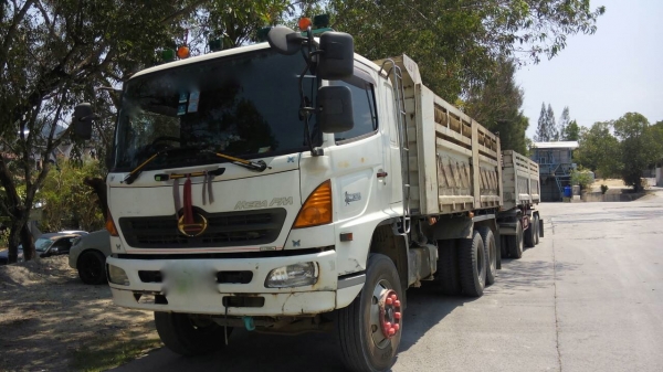 รถฮีโน่ 10 ล้อดั้ม  320 แรงม้า. ปี  47  ( ขายแม่ , ลูก )   สนใจติดต่อ  081 - 6079515