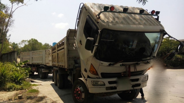 รถฮีโน่ 10 ล้อดั้ม  320 แรงม้า. ปี  47  ( ขายแม่ , ลูก )   สนใจติดต่อ  081 - 6079515