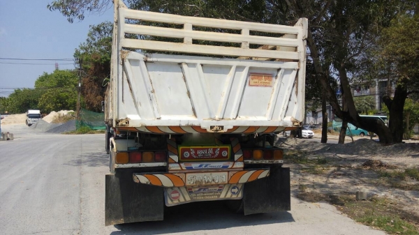 รถฮีโน่ 10 ล้อดั้ม  320 แรงม้า. ปี  47  ( ขายแม่ , ลูก )   สนใจติดต่อ  081 - 6079515