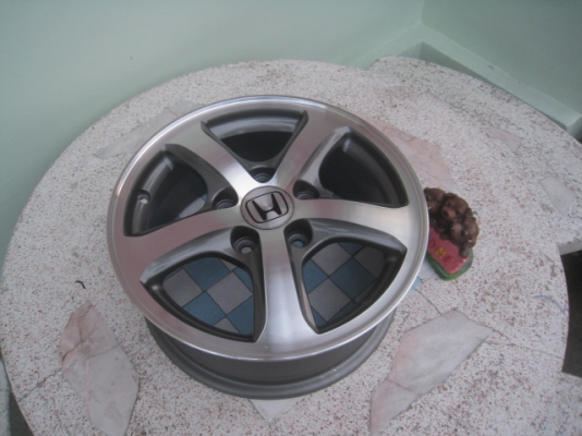 ขายล้อแม็ก honda civic fd 15"x5.5" et45 5 รู 114.3 ทำสีใหม่ครับ สีเทาหน้าเงา ขายทั้งชุด 4,900 บาทครับ vigo เตี้ย, innova ใส่แทนล้อกะทะได้เลยครับ สนใจติดต่อเล็กคลองสามครับ 081-3747940 ขายล้อแม็ก honda civic fd 15"x5.5" et45 5 รู 114.3 ทำสีใหม่ครับ สีเทาหน้าเงา ขายทั้งชุด 4,900 บาทครับ vigo เตี้ย, innova ใส่แทนล้อกะทะได้เลยครับ สนใจติดต่อเล็กคลองสามครับ 081-3747940