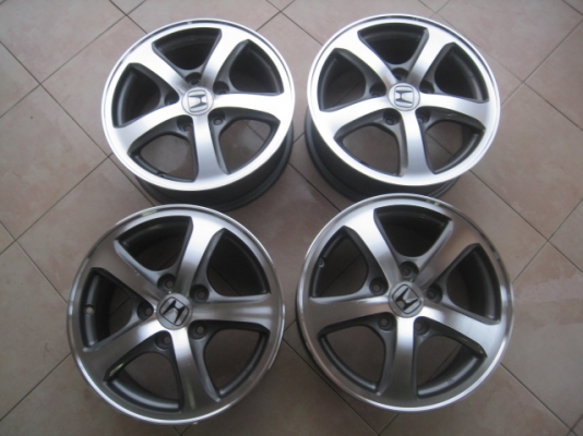 ขายล้อแม็ก honda civic fd 15"x5.5" et45 5 รู 114.3 ทำสีใหม่ครับ สีเทาหน้าเงา ขายทั้งชุด 4,900 บาทครับ vigo เตี้ย, innova ใส่แทนล้อกะทะได้เลยครับ สนใจติดต่อเล็กคลองสามครับ 081-3747940 ขายล้อแม็ก honda civic fd 15"x5.5" et45 5 รู 114.3 ทำสีใหม่ครับ สีเทาหน้าเงา ขายทั้งชุด 4,900 บาทครับ vigo เตี้ย, innova ใส่แทนล้อกะทะได้เลยครับ สนใจติดต่อเล็กคลองสามครับ 081-3747940
