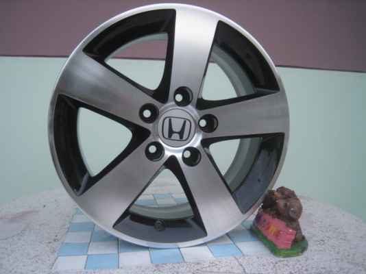 ขายล้อแม็ก Honda civic fd 16"x6.5" et45 5รู114.3 สีดำหน้าเงา ล้อทำสีมาใหม่ ไม่มีคด ไม่มีดุ้งครับ ใส่vigo ได้ครับ ขายทั้งชุด 5,900 บาทครับ สนใจติดต่อเล็กคลองสามครับ 081-3747940