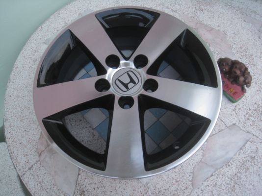 ขายล้อแม็ก Honda civic fd 16"x6.5" et45 5รู114.3 สีดำหน้าเงา ล้อทำสีมาใหม่ ไม่มีคด ไม่มีดุ้งครับ ใส่vigo ได้ครับ ขายทั้งชุด 5,900 บาทครับ สนใจติดต่อเล็กคลองสามครับ 081-3747940