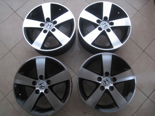 ขายล้อแม็ก Honda civic fd 16"x6.5" et45 5รู114.3 สีดำหน้าเงา ล้อทำสีมาใหม่ ไม่มีคด ไม่มีดุ้งครับ ใส่vigo ได้ครับ ขายทั้งชุด 5,900 บาทครับ สนใจติดต่อเล็กคลองสามครับ 081-3747940