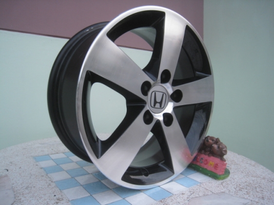 ขายล้อแม็ก Honda civic fd 16"x6.5" et45 5รู114.3 สีดำหน้าเงา ล้อทำสีมาใหม่ ไม่มีคด ไม่มีดุ้งครับ ใส่vigo ได้ครับ ขายทั้งชุด 5,900 บาทครับ สนใจติดต่อเล็กคลองสามครับ 081-3747940