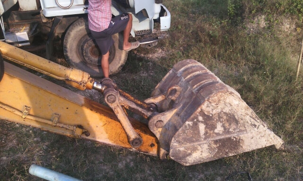 รถขุดSHซูมิโตโม. ขนาด120 เอกสารอินวอยน์...รถสภาพดี เอวดีเครื่องดี รุ่นใหนลองดูรถพร้อมใช้